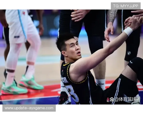 NBA球员踩线救球堪称奇迹——赛场奇迹背后的篮球智慧